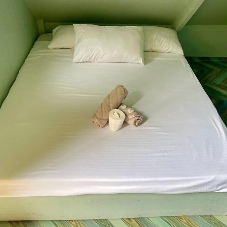 Borbon'S Treehouse By The Sea Bed & Breakfast Mambajao Eksteriør bilde