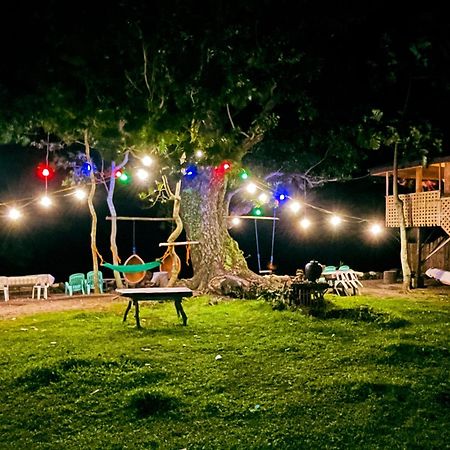 Borbon'S Treehouse By The Sea Bed & Breakfast Mambajao Eksteriør bilde