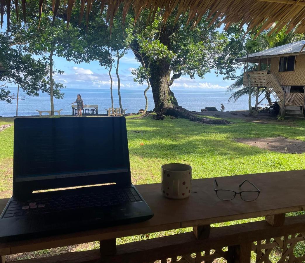 Borbon'S Treehouse By The Sea Bed & Breakfast Mambajao Eksteriør bilde