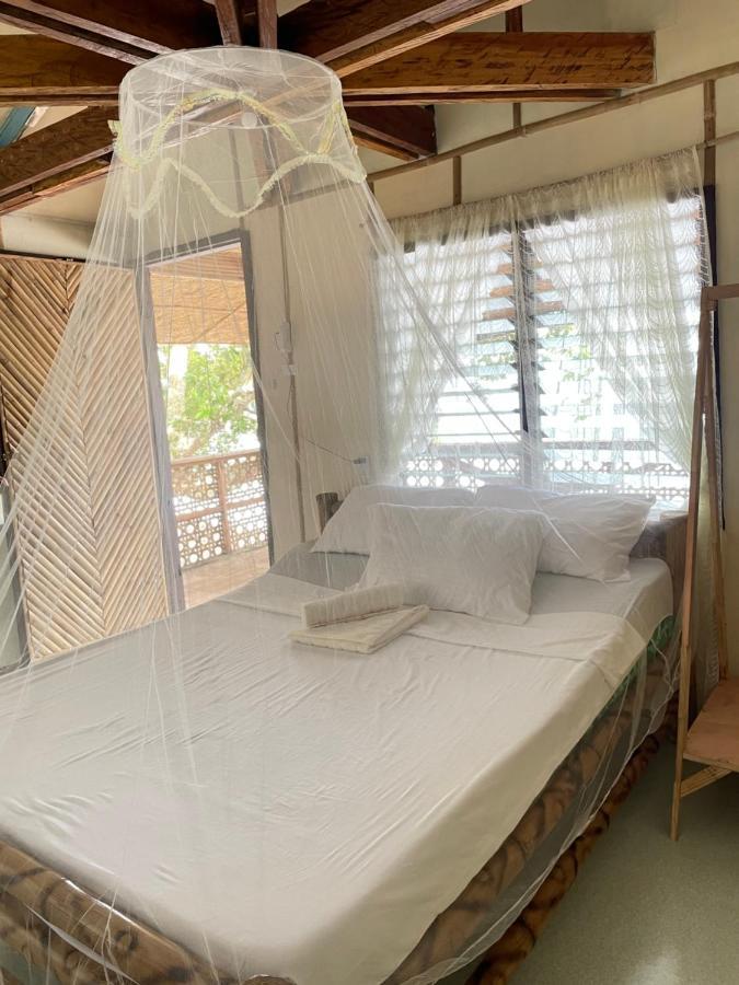 Borbon'S Treehouse By The Sea Bed & Breakfast Mambajao Eksteriør bilde