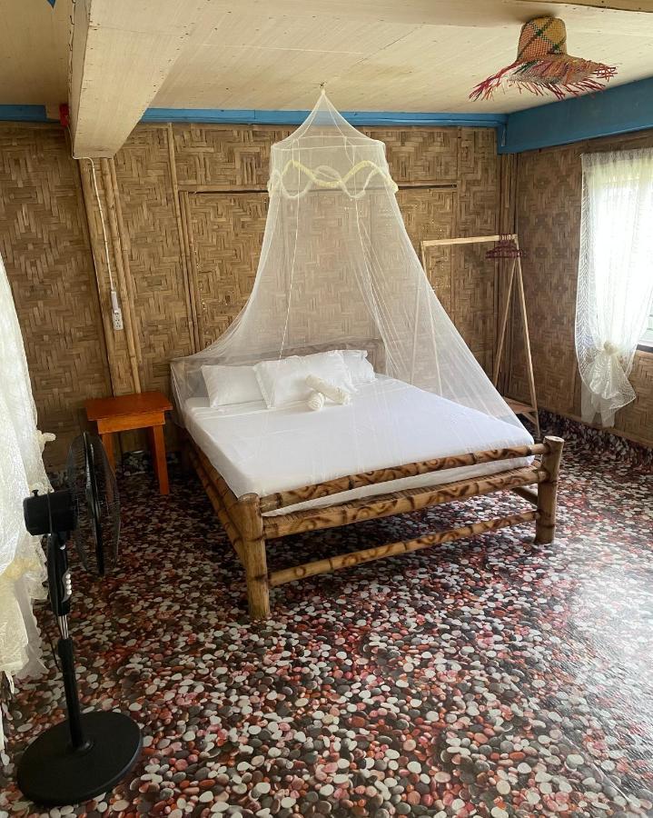 Borbon'S Treehouse By The Sea Bed & Breakfast Mambajao Eksteriør bilde