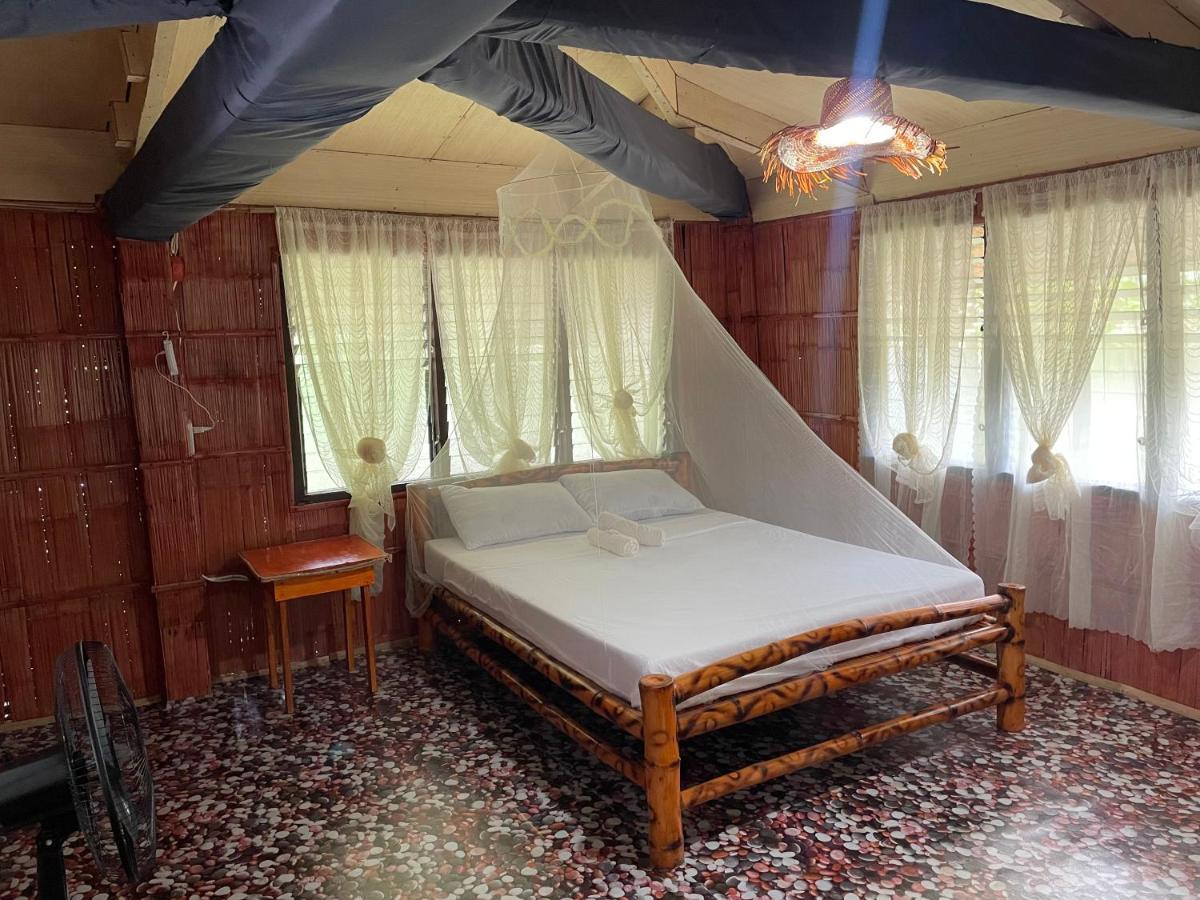 Borbon'S Treehouse By The Sea Bed & Breakfast Mambajao Eksteriør bilde