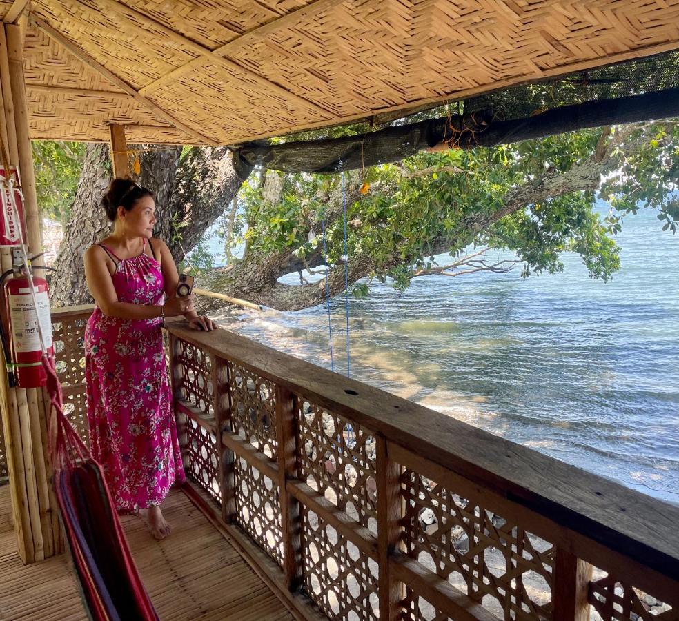 Borbon'S Treehouse By The Sea Bed & Breakfast Mambajao Eksteriør bilde