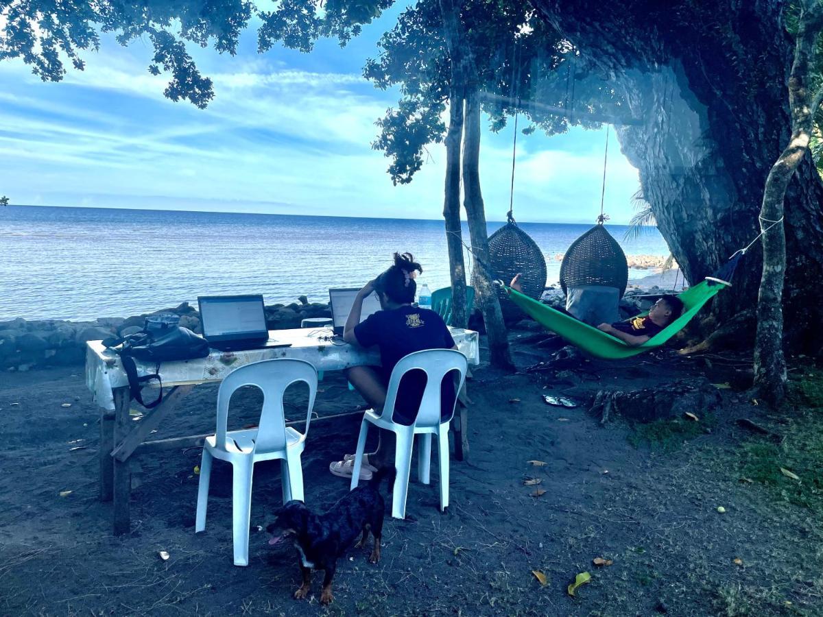Borbon'S Treehouse By The Sea Bed & Breakfast Mambajao Eksteriør bilde