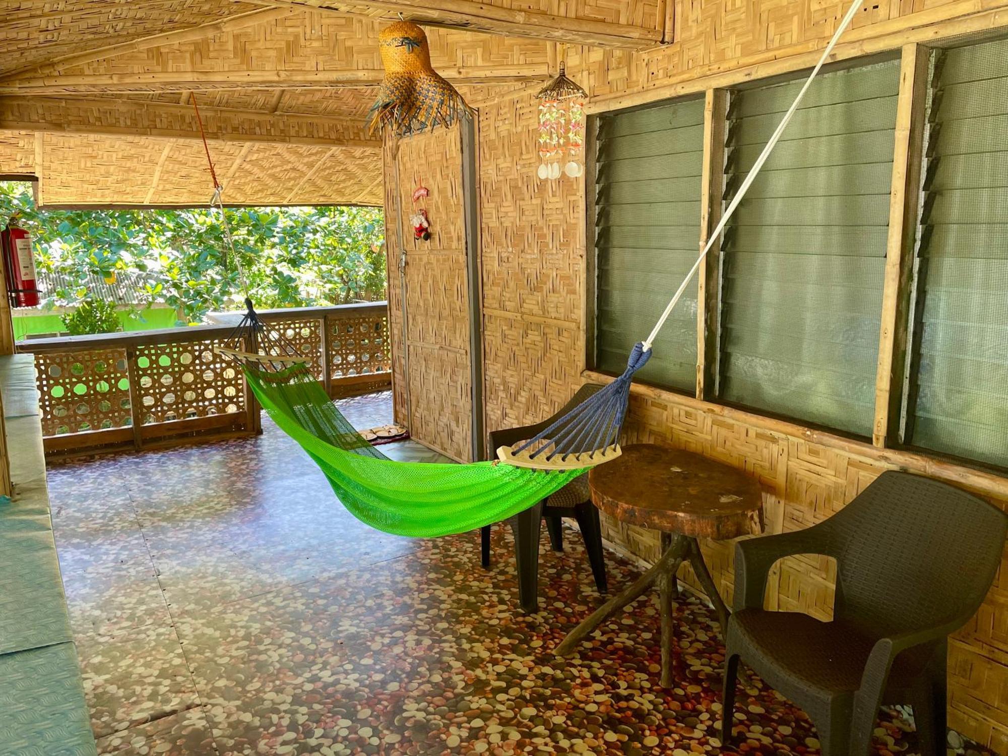 Borbon'S Treehouse By The Sea Bed & Breakfast Mambajao Eksteriør bilde