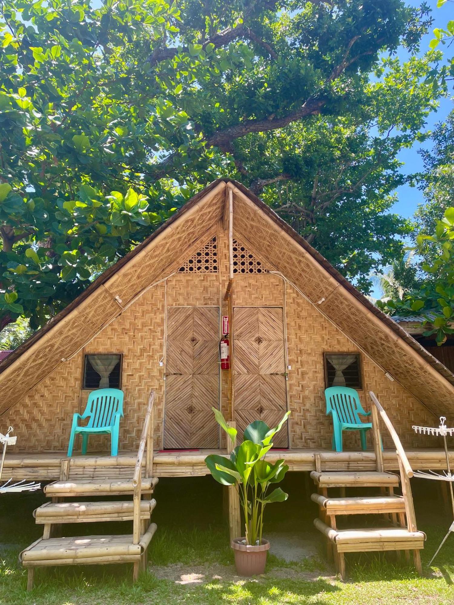 Borbon'S Treehouse By The Sea Bed & Breakfast Mambajao Eksteriør bilde