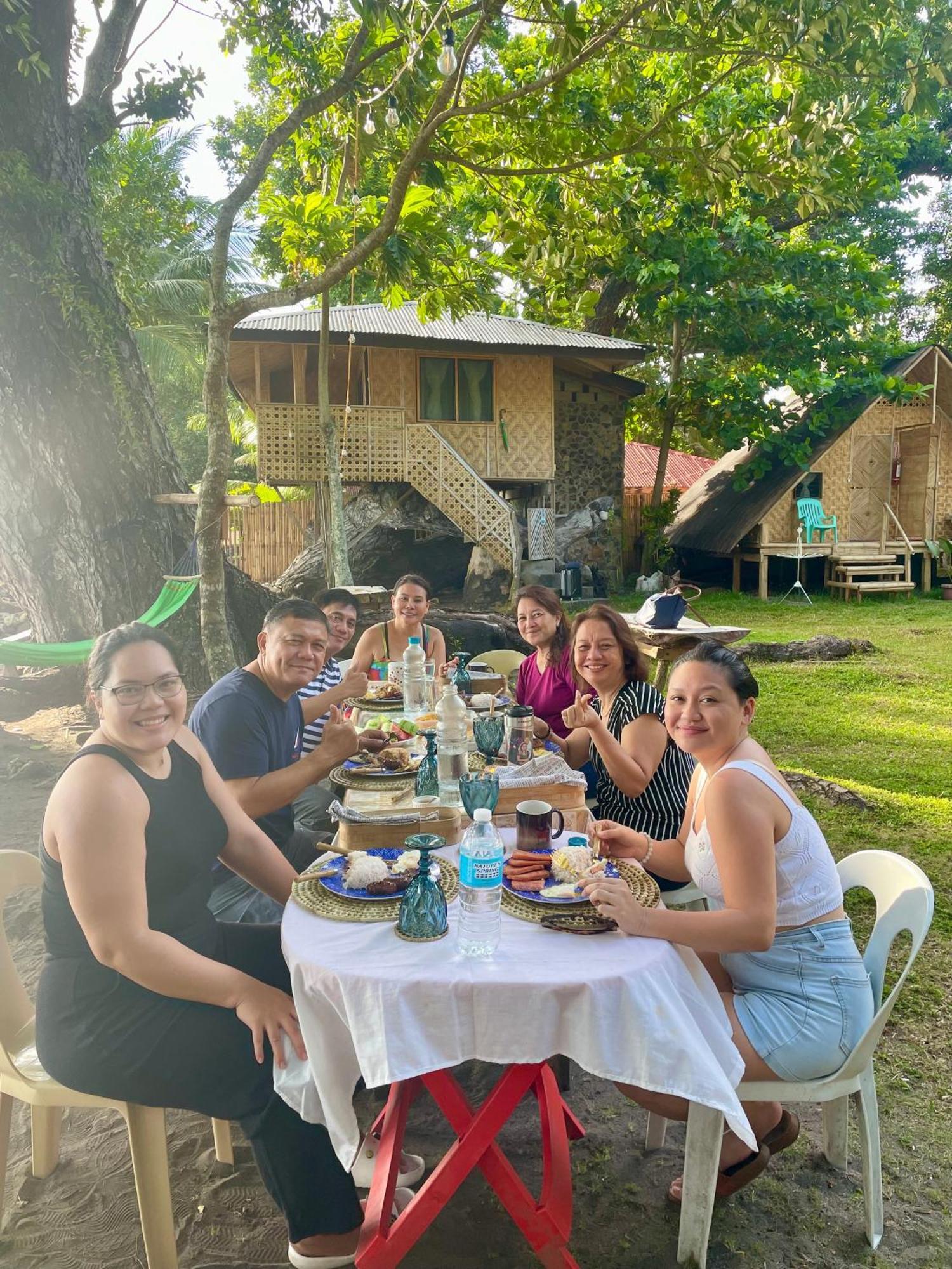 Borbon'S Treehouse By The Sea Bed & Breakfast Mambajao Eksteriør bilde