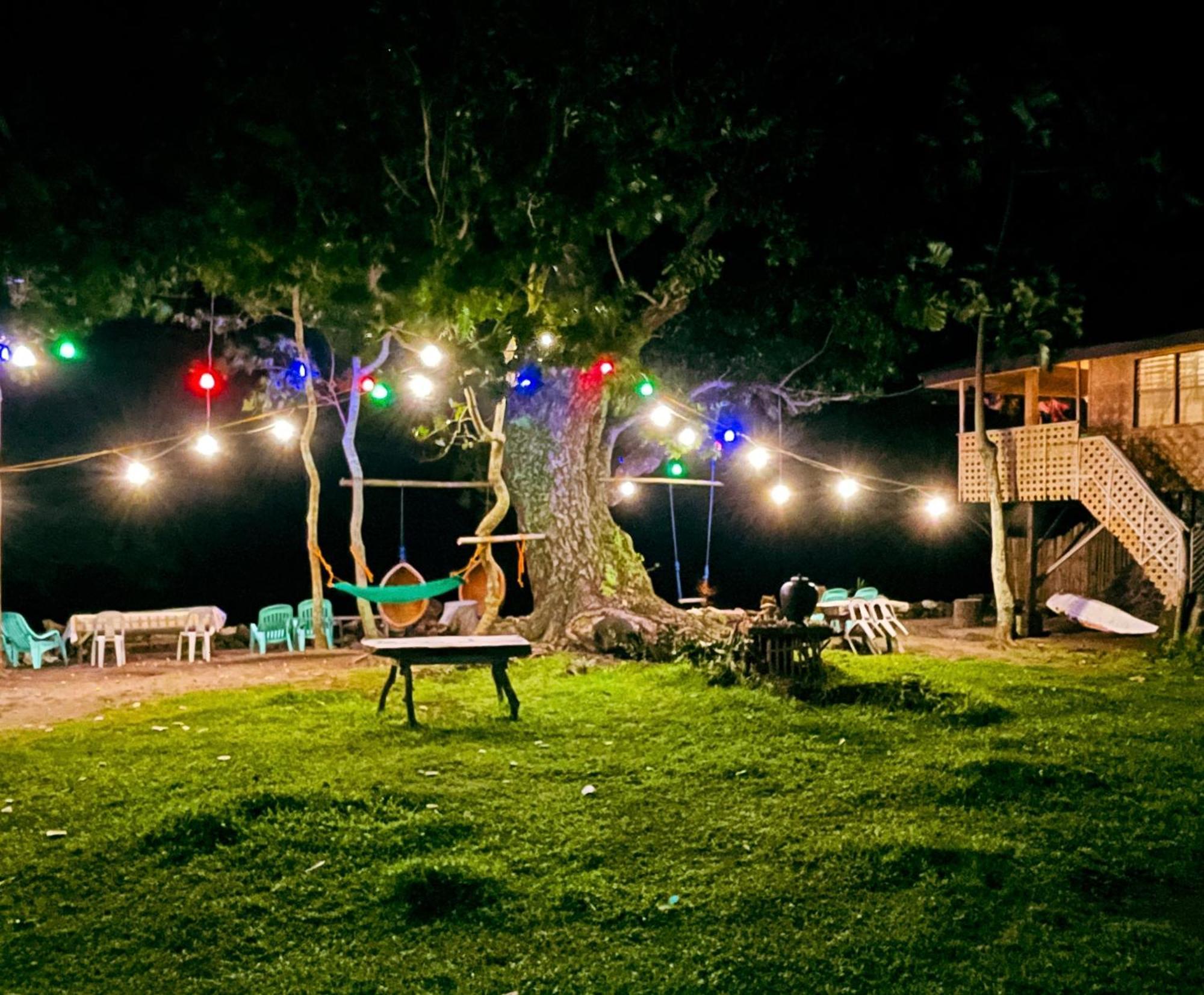 Borbon'S Treehouse By The Sea Bed & Breakfast Mambajao Eksteriør bilde